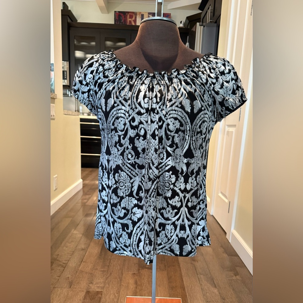 Short Sleeve Black and Gray Stretchy Top XL